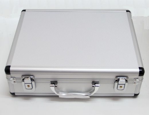 ポータブルで使いやすいハンディ磁力計